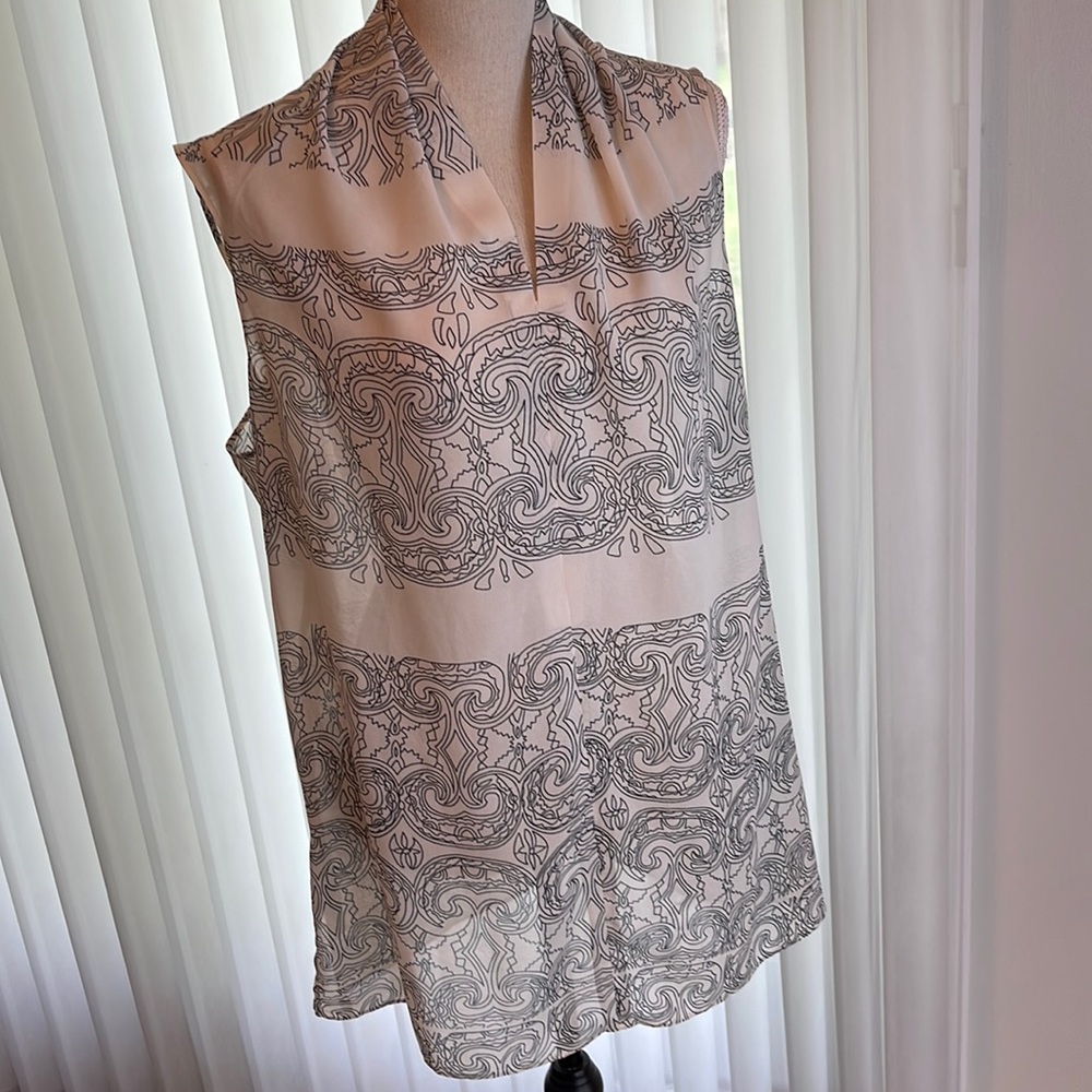 CAbi Sleeveless Easy Care Top sz L